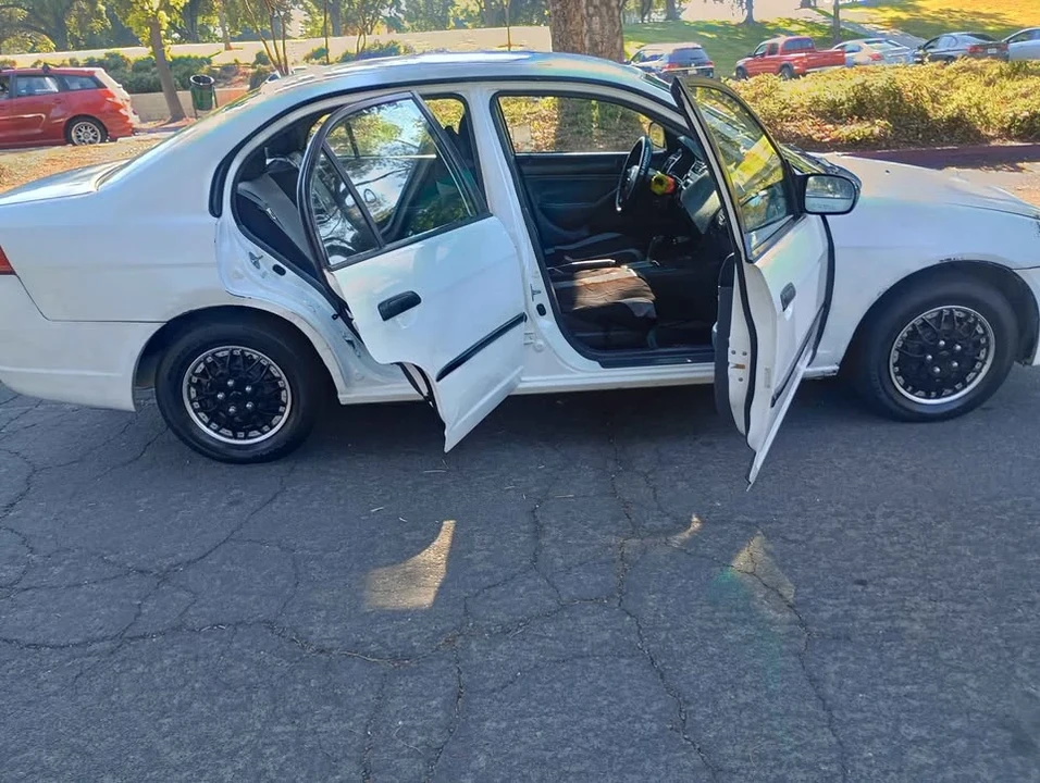 2003 Honda Civic 7th Gen - Image 2 of 9