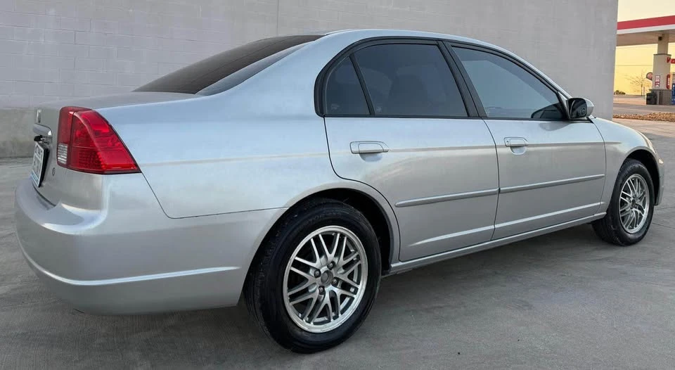 2003 Honda Civic 7th Gen - Image 2 of 9