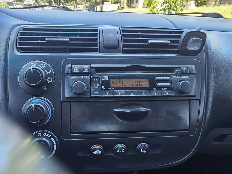 2003 Honda Civic 7th Gen - Image 11 of 17