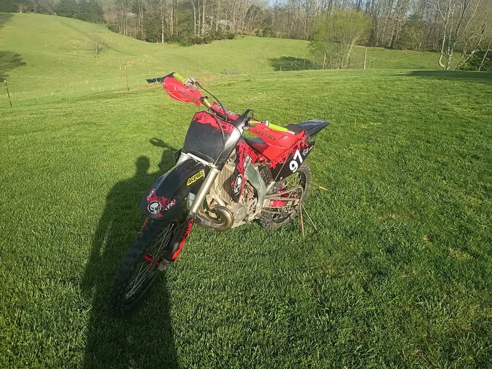 2003 Honda CR - Image 2 of 8