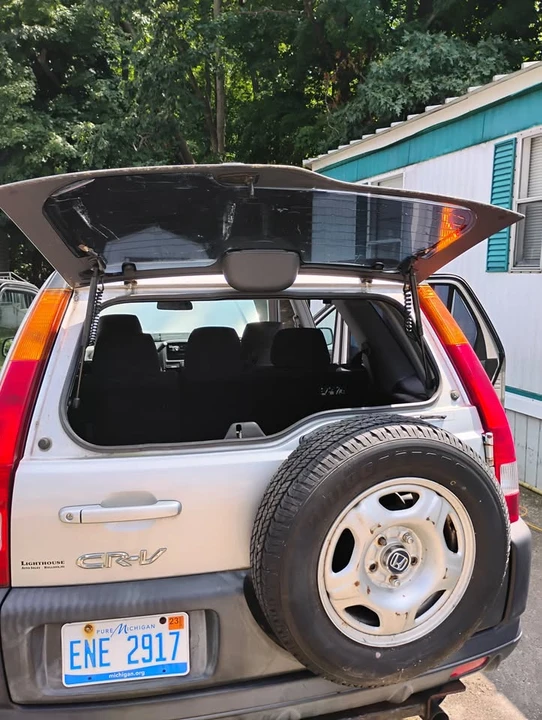 2003 Honda CR-V 2nd Gen - Image 3 of 9