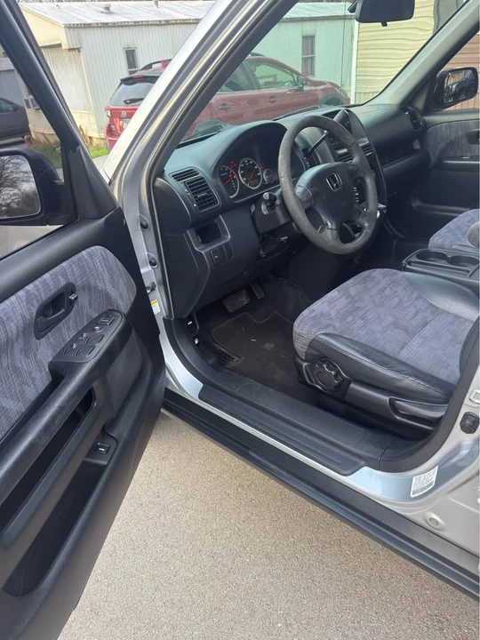 2003 Honda CR-V 2nd Gen - Image 9 of 16