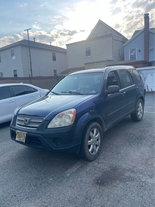 2003 Honda CR-V 2nd Gen - Image 2 of 9