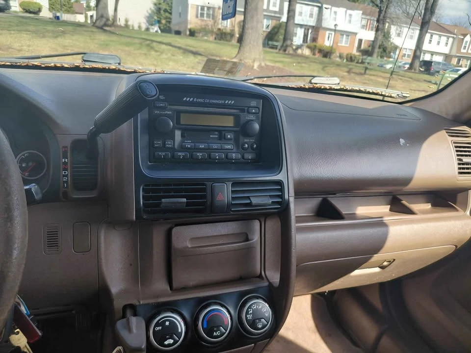 2003 Honda CR-V 2nd Gen - Image 2 of 11