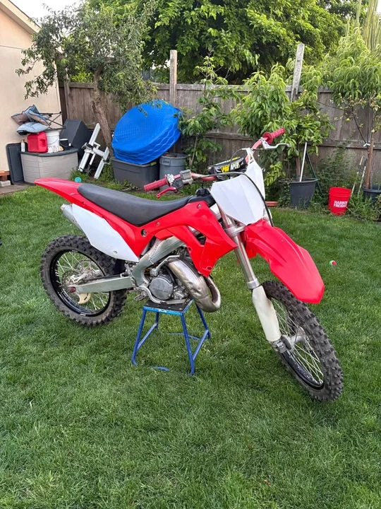 2003 Honda CR - Image 5 of 8