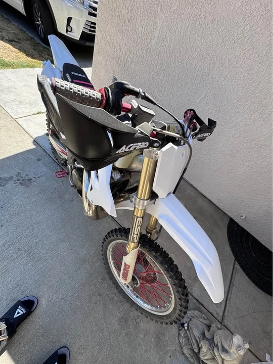 2003 Honda CR - Image 2 of 4