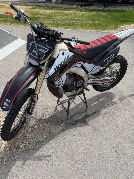 2003 Honda CR - Image 5 of 6