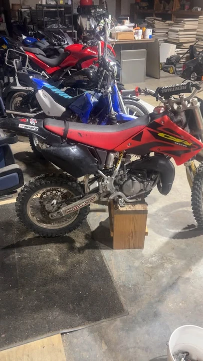 2003 Honda CR - Image 3 of 4