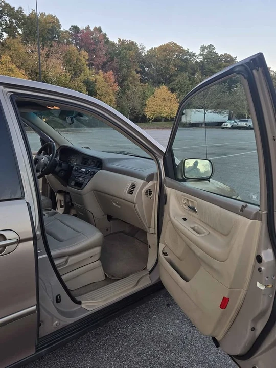 2003 Honda Odyssey - Image 19 of 20