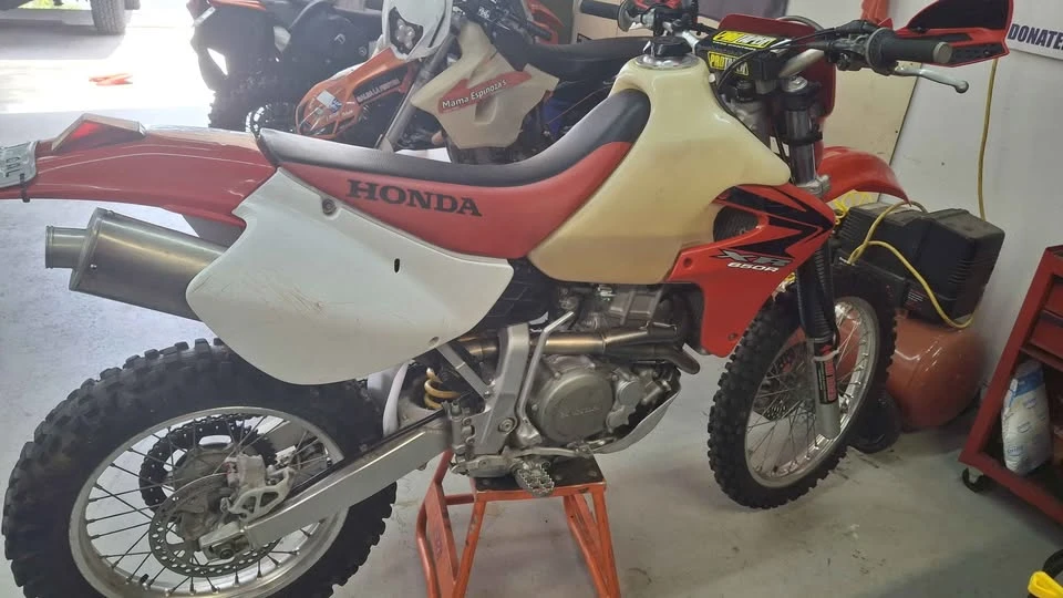 2003 Honda XR - Image 2 of 4