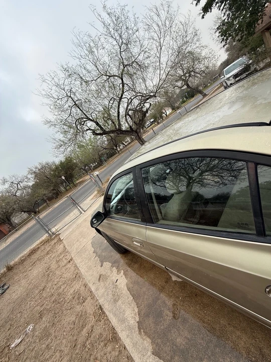 2003 Hyundai Elantra - Image 3 of 5