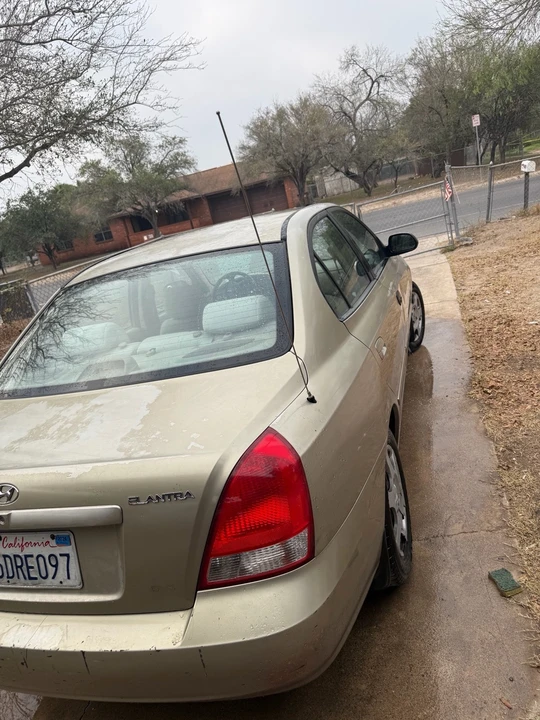 2003 Hyundai Elantra - Image 4 of 5