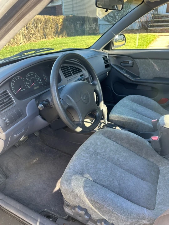 2003 Hyundai Elantra - Image 4 of 8