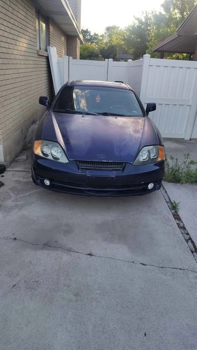 2003 Hyundai Tiburon - Image 2 of 8