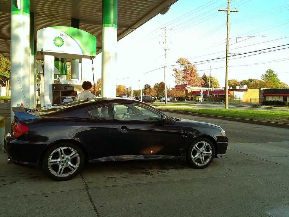 2003 Hyundai Tiburon - Image 4 of 10