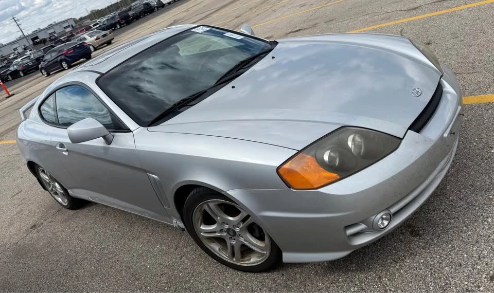 2003 Hyundai Tiburon - Image 2 of 11