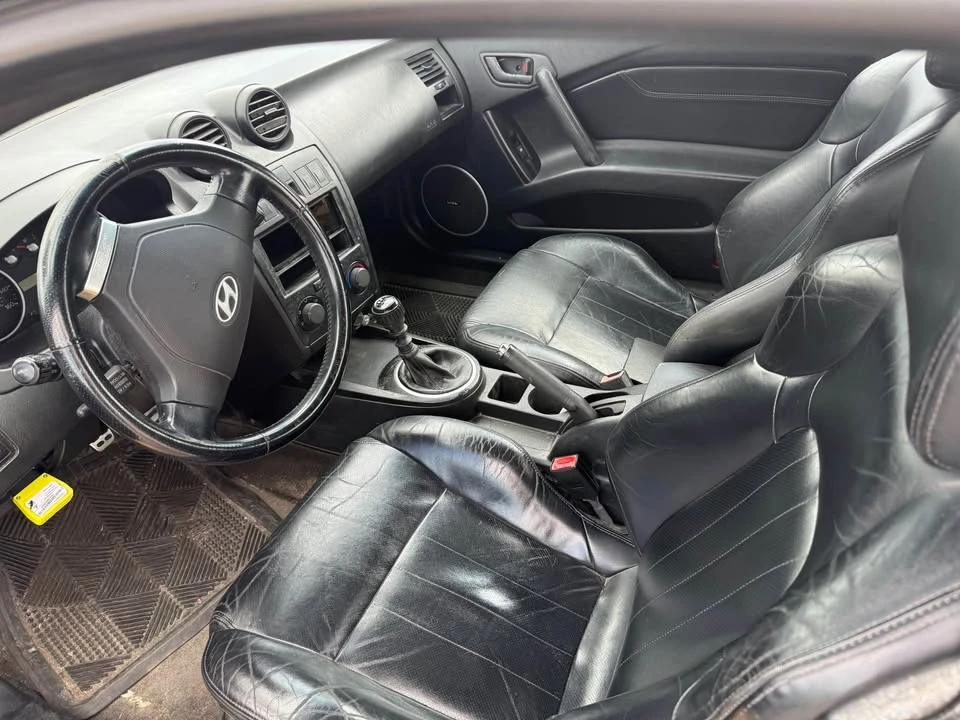 2003 Hyundai Tiburon - Image 10 of 11