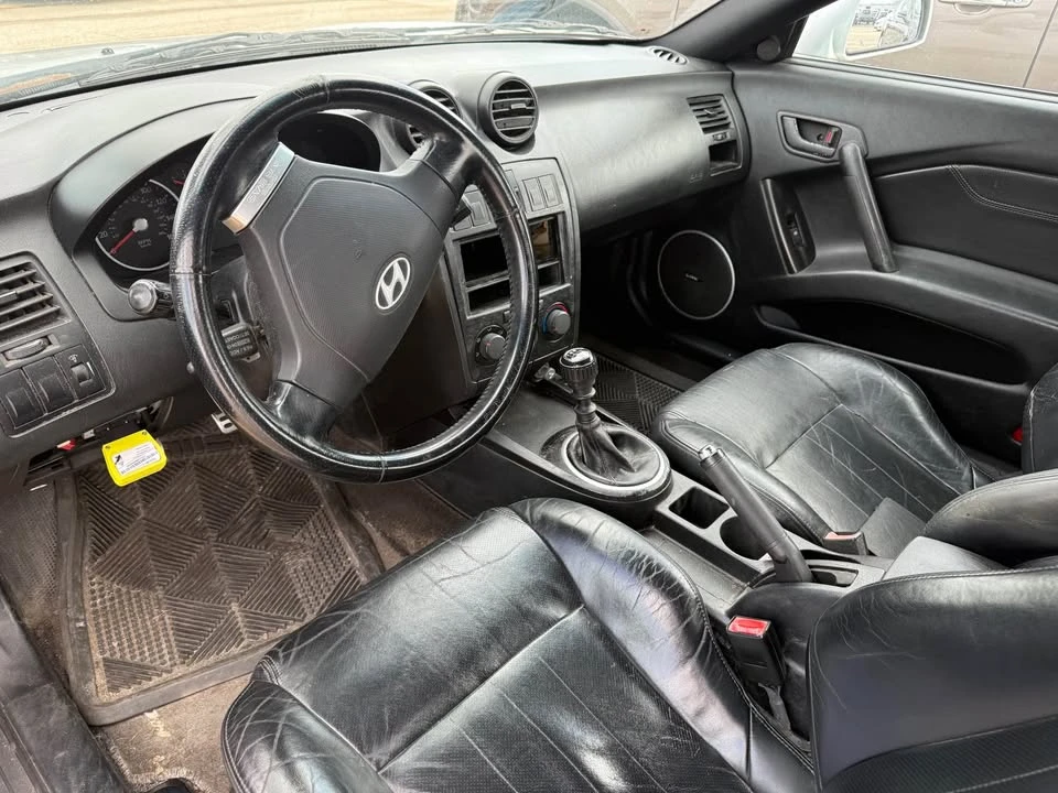2003 Hyundai Tiburon - Image 6 of 11