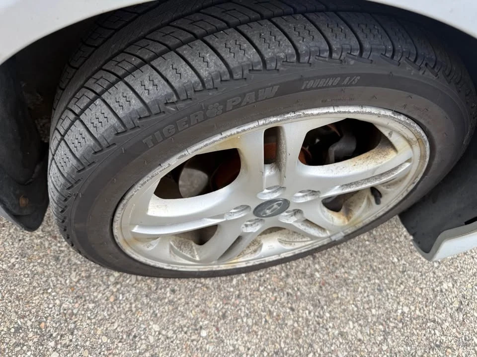 2003 Hyundai Tiburon - Image 8 of 11