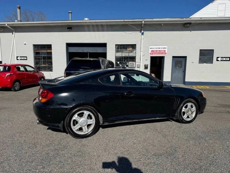 2003 Hyundai Tiburon - Image 10 of 12