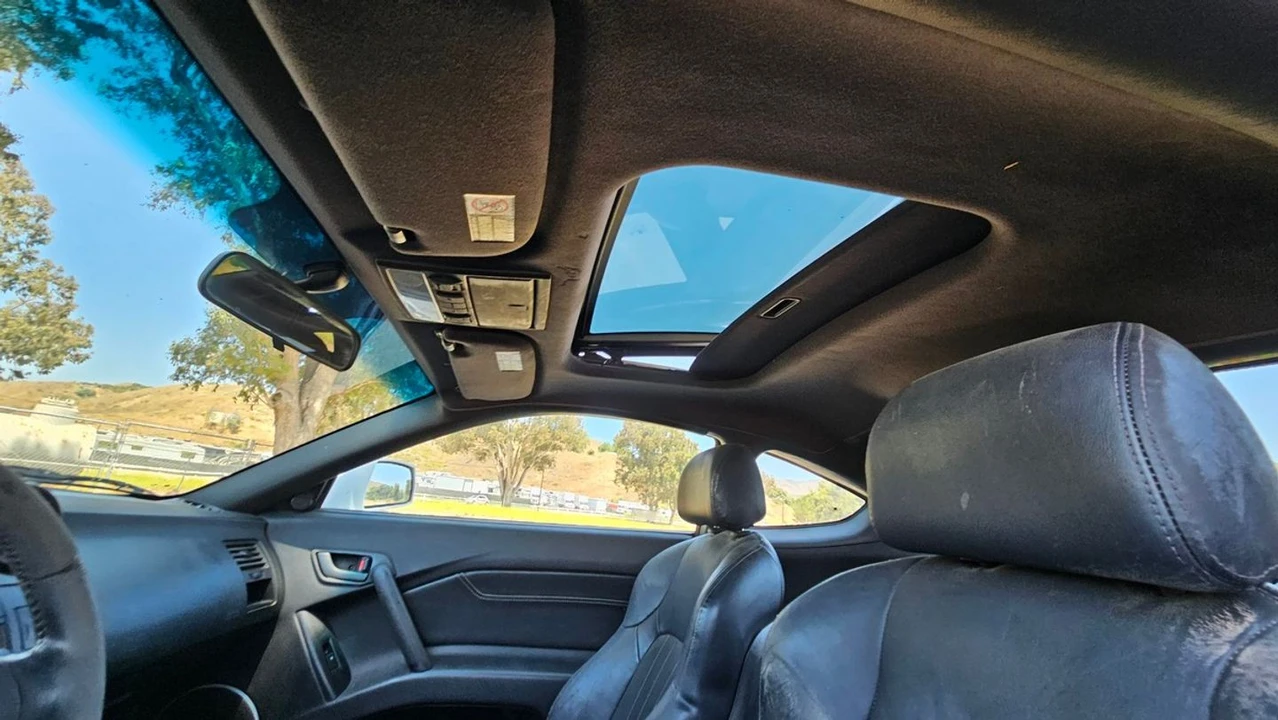 2003 Hyundai Tiburon - Image 21 of 26