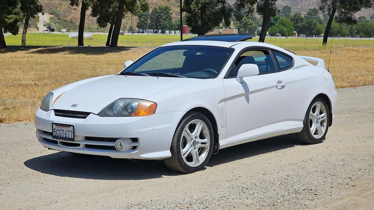2003 Hyundai Tiburon - Image 2 of 26