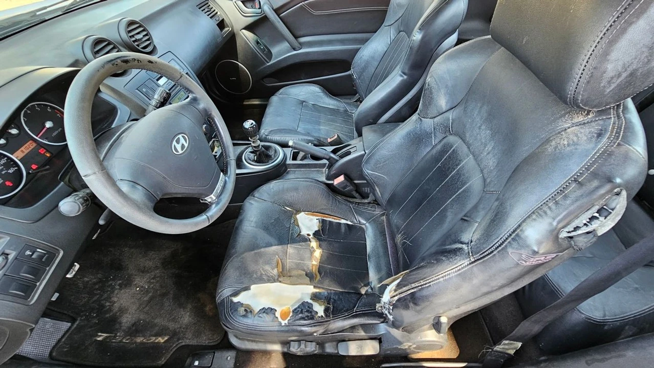 2003 Hyundai Tiburon - Image 13 of 26