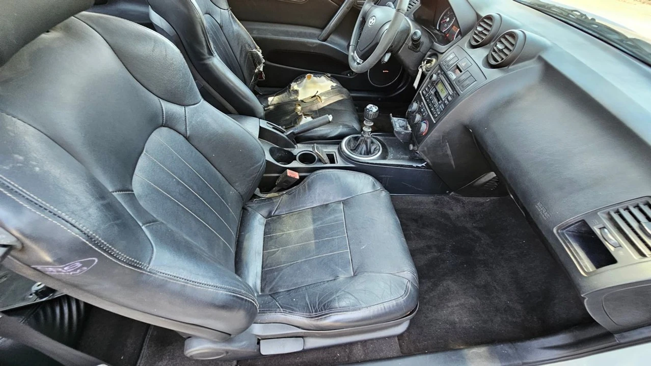 2003 Hyundai Tiburon - Image 14 of 26