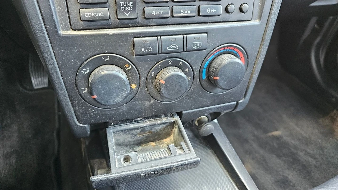 2003 Hyundai Tiburon - Image 18 of 26