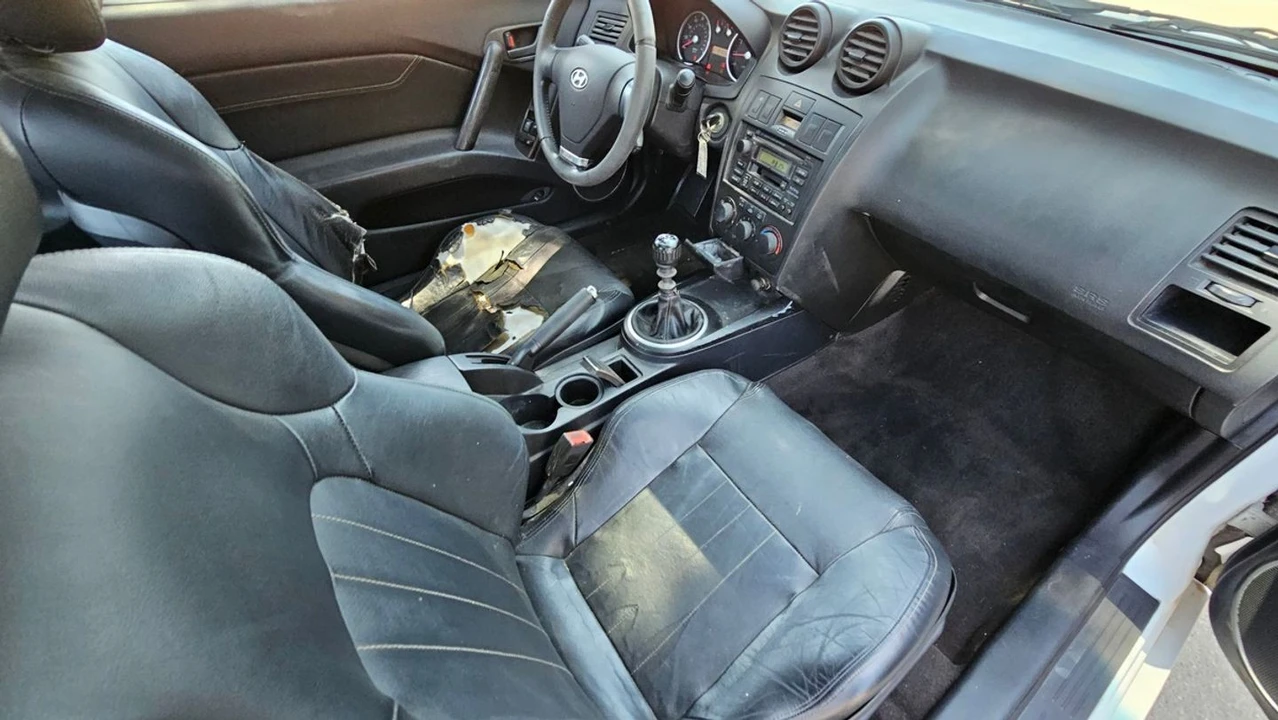 2003 Hyundai Tiburon - Image 9 of 26