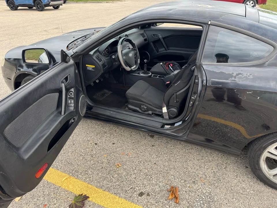 2003 Hyundai Tiburon - Image 14 of 15