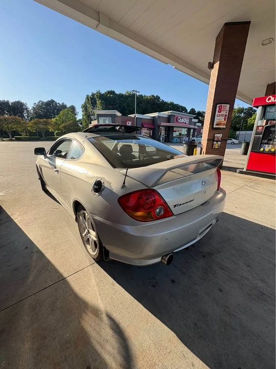 2003 Hyundai Tiburon - Image 3 of 6