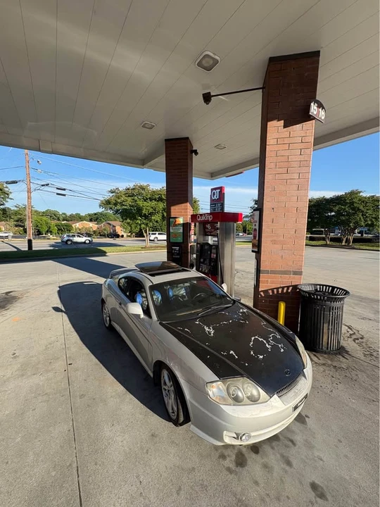2003 Hyundai Tiburon - Image 2 of 6