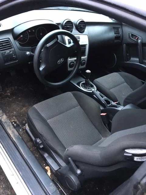 2003 Hyundai Tiburon - Image 2 of 5