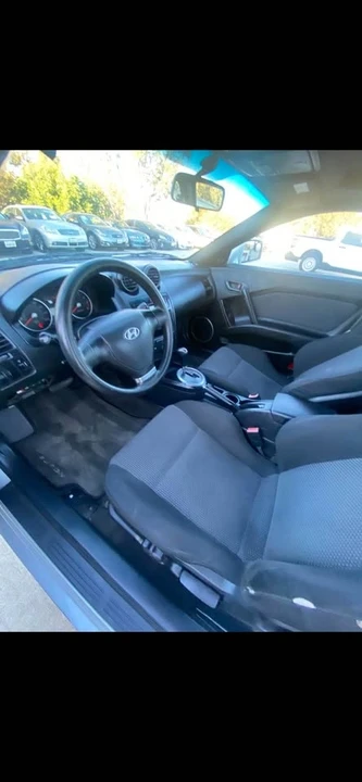 2003 Hyundai Tiburon - Image 11 of 12