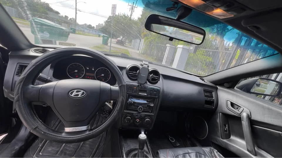 2003 Hyundai Tiburon - Image 2 of 7
