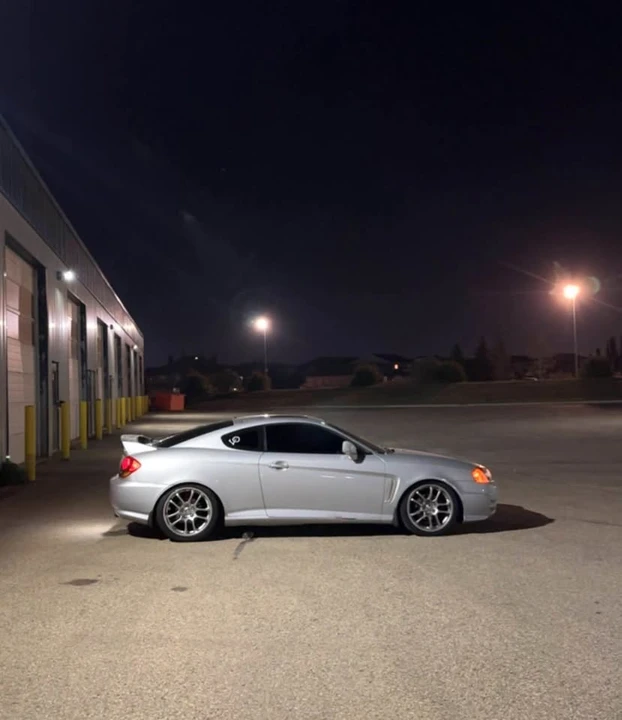 2003 Hyundai Tiburon - Image 2 of 3