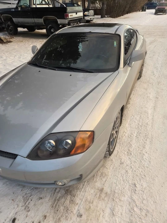 2003 Hyundai Tiburon - Image 2 of 5