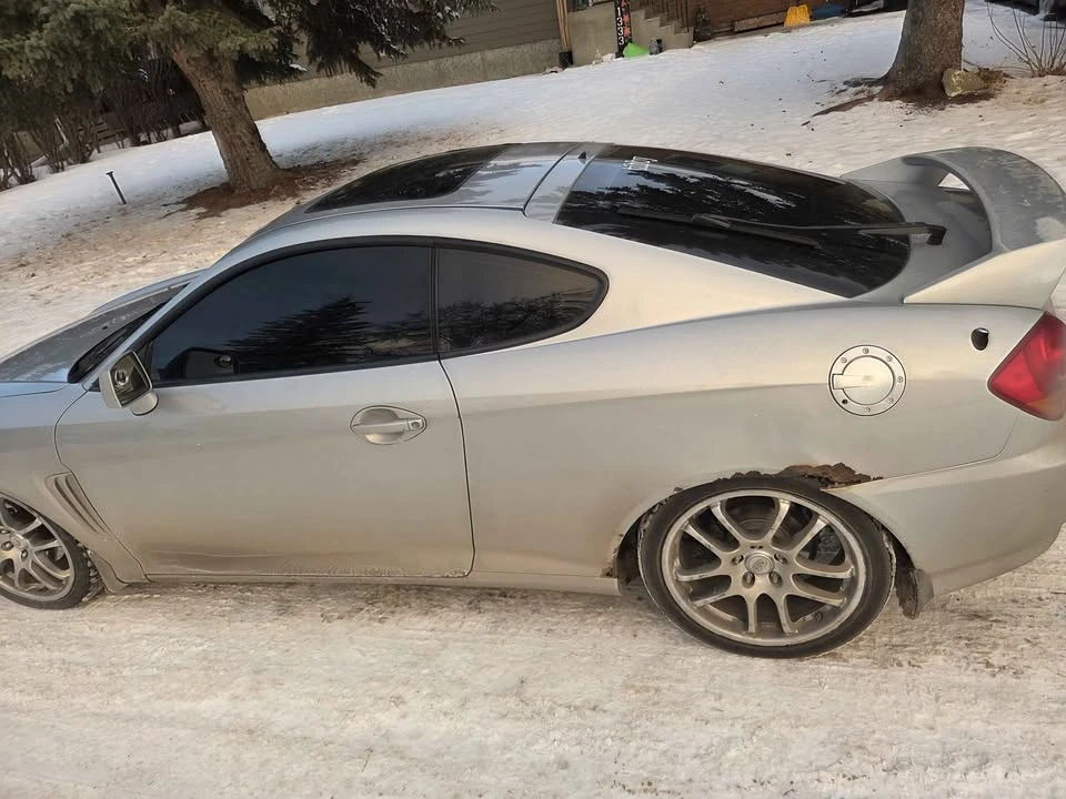 2003 Hyundai Tiburon - Image 5 of 5