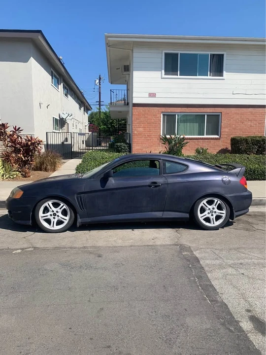 2003 Hyundai Tiburon - Image 2 of 11