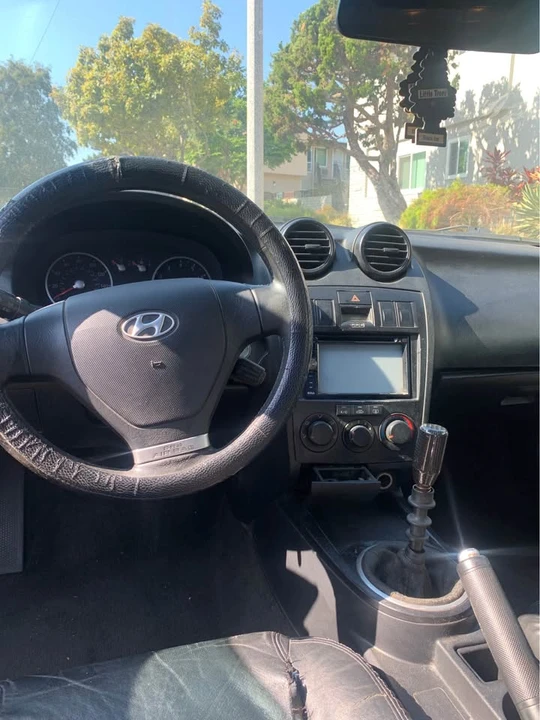 2003 Hyundai Tiburon - Image 6 of 11