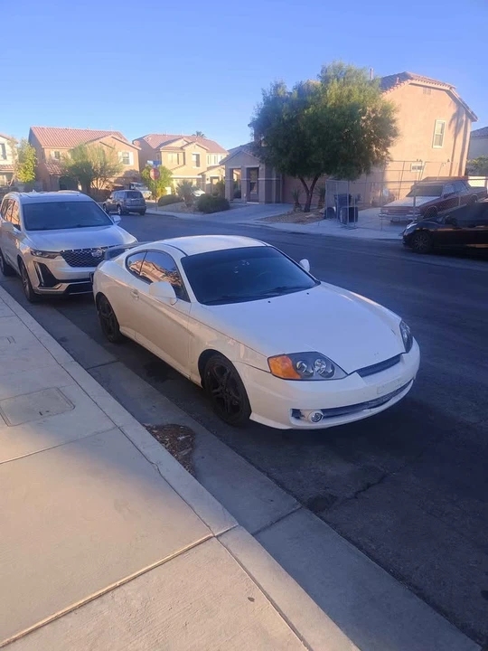 2003 Hyundai Tiburon - Image 4 of 9