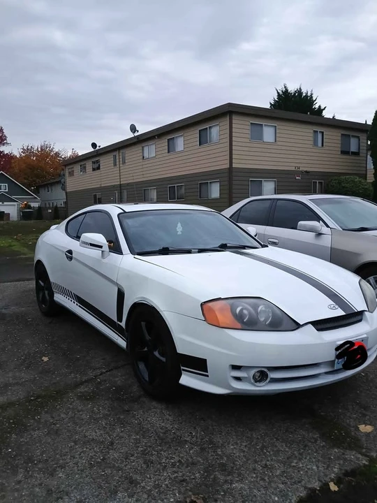 2003 Hyundai Tiburon - Image 5 of 15