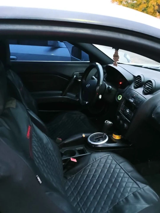 2003 Hyundai Tiburon - Image 7 of 15