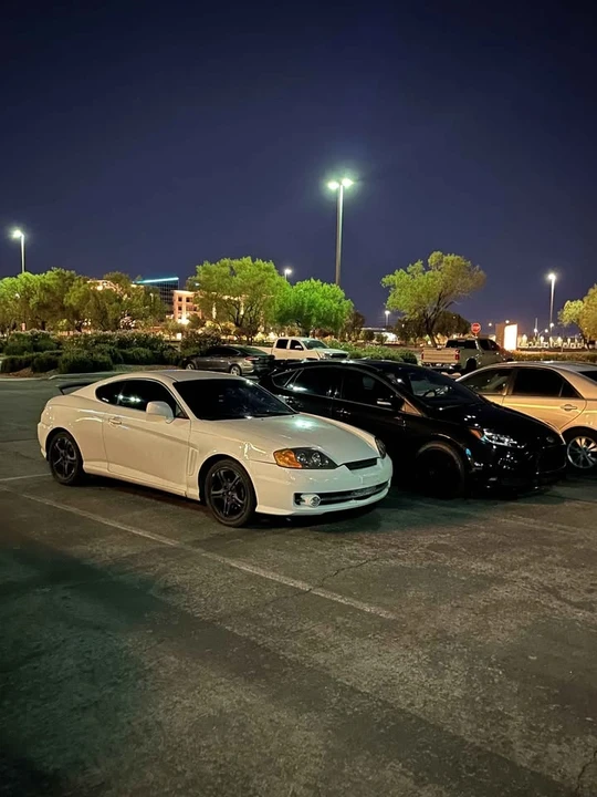 2003 Hyundai Tiburon - Image 3 of 9