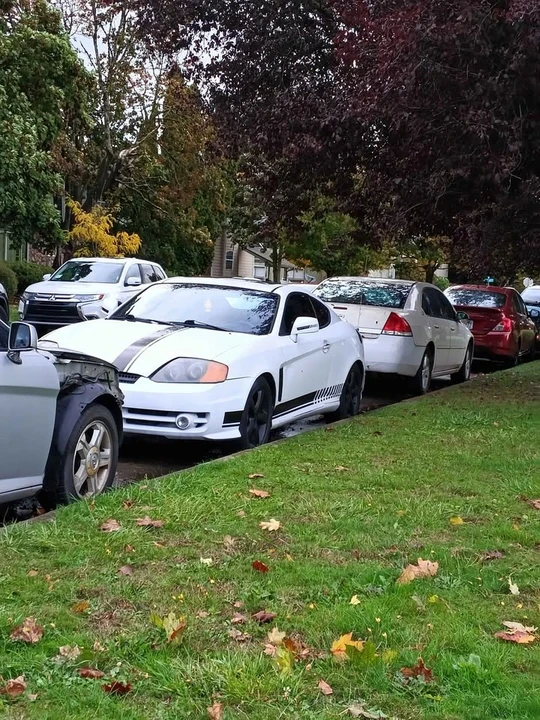 2003 Hyundai Tiburon - Image 14 of 15