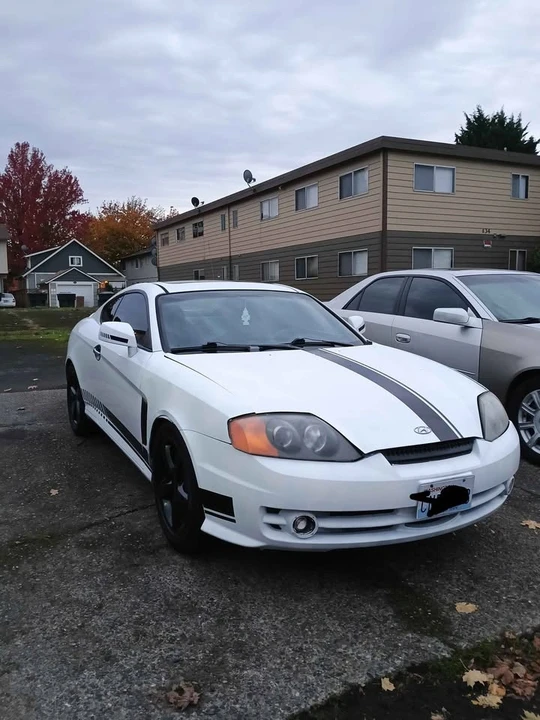 2003 Hyundai Tiburon - Image 2 of 15