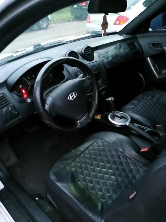 2003 Hyundai Tiburon - Image 6 of 15