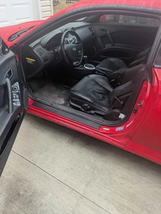 2003 Hyundai Tiburon - Image 8 of 11