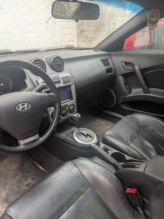 2003 Hyundai Tiburon - Image 9 of 11